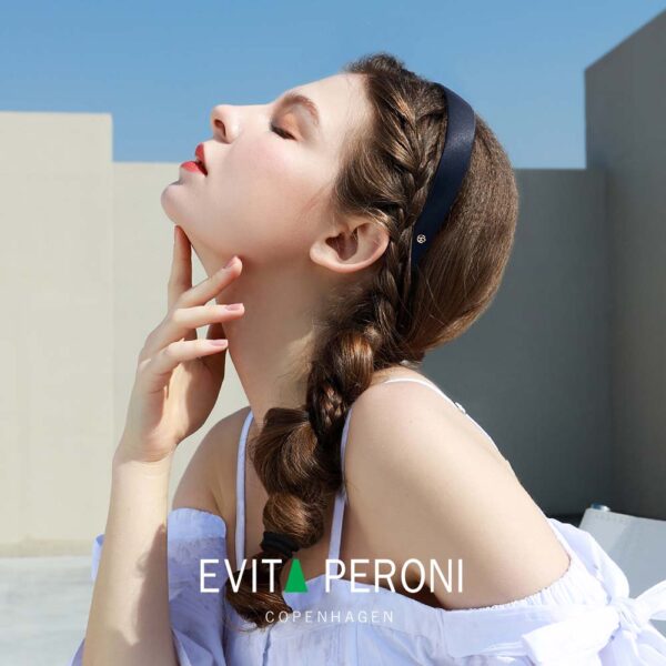 Evita Peroni Darcy Peavõru Hair Band 295 blue
100%Silk - Image 2