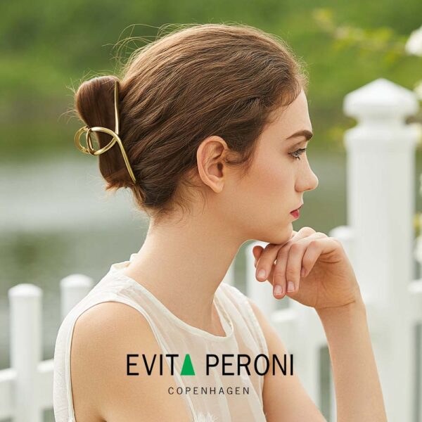 Evita Peroni Julia Juukseklamber Large Shark 986 golden - Image 2