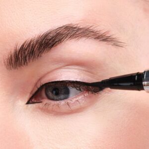 Artdeco High Precision silmalainer 01 black