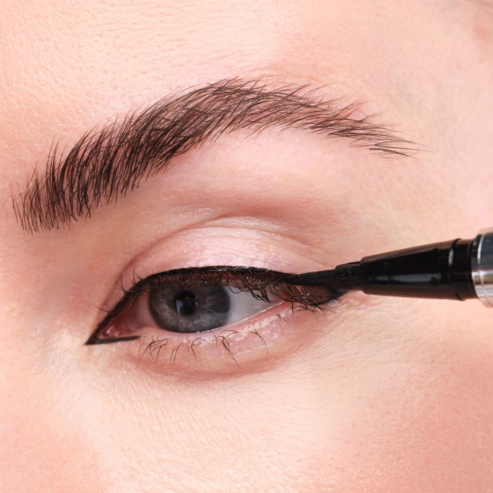 Artdeco High Precision silmalainer 01 black