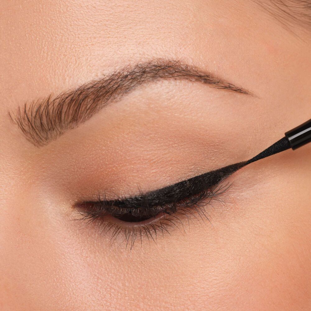 Artdeco Sensitive Fine silmalainer 1 deep black - Pilt 2