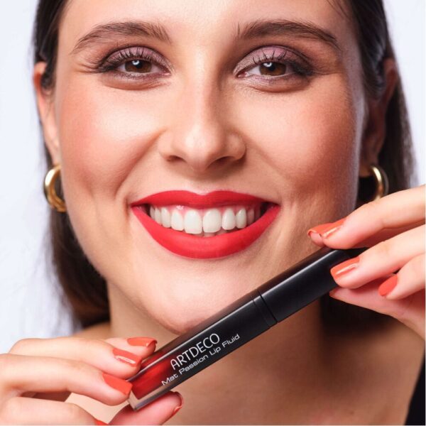 Artdeco Mat Passion Lip Fluid huulevärv 44 scarlet red - Image 3