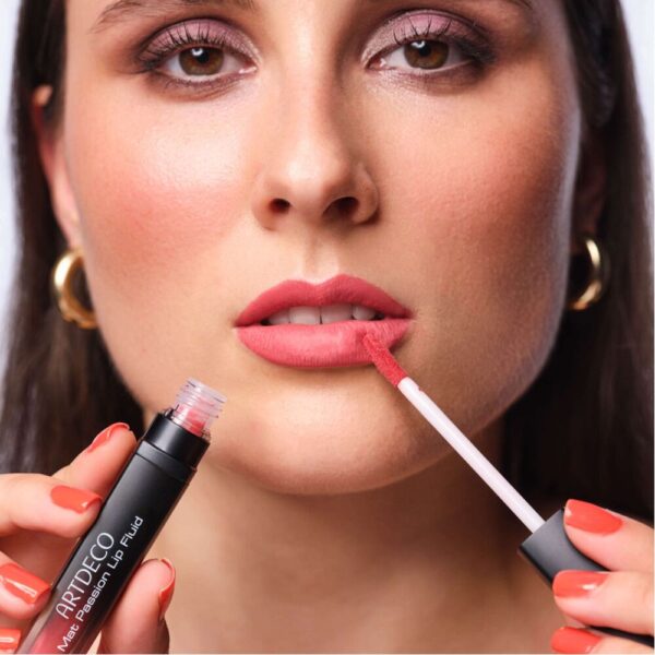 Artdeco Mat Passion Lip Fluid huulevärv 65 living coral - Image 4