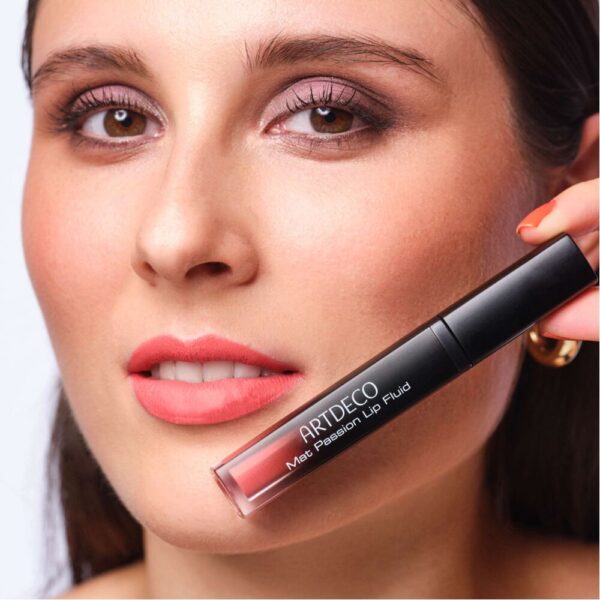 Artdeco Mat Passion Lip Fluid huulevärv 67 electric vibes - Image 4