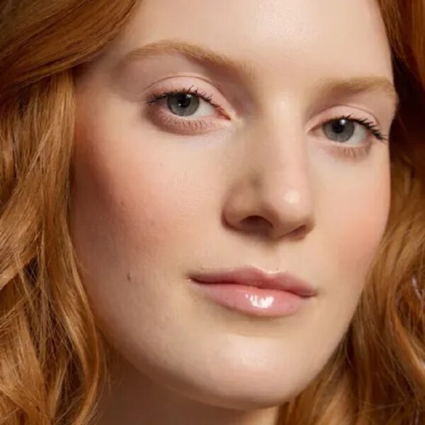 Catrice Huuleõli Glossin' Glow Tinted Lip Oil 060 - Image 4