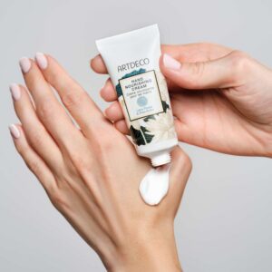 Artdeco Hand Nourishing Toitev kätekreem lootoslille & sheavõiga 30ml