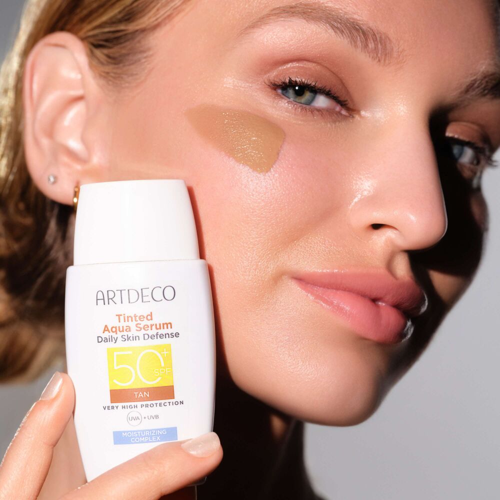 Artdeco Tinted Aqua Serum Daily Skin Defense tooniv päikesekaitseseerum SPF50+ tan - Image 6